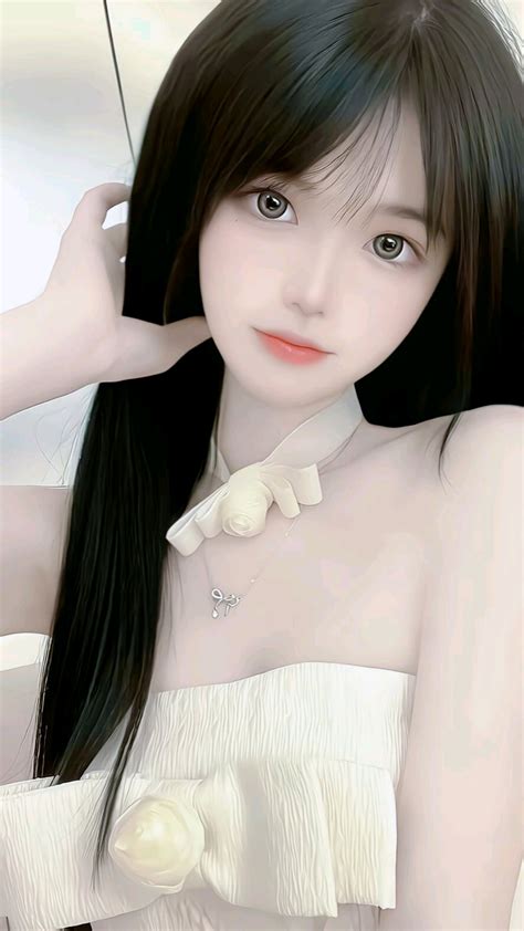 翟晓川今天参加阅兵仪式戴北京青年榜样奖章和首钢劳动模范奖章